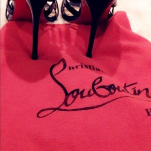 CHRISTIAN LOUBOUTIN MARINERE PATENT. SIZE 39 1/2